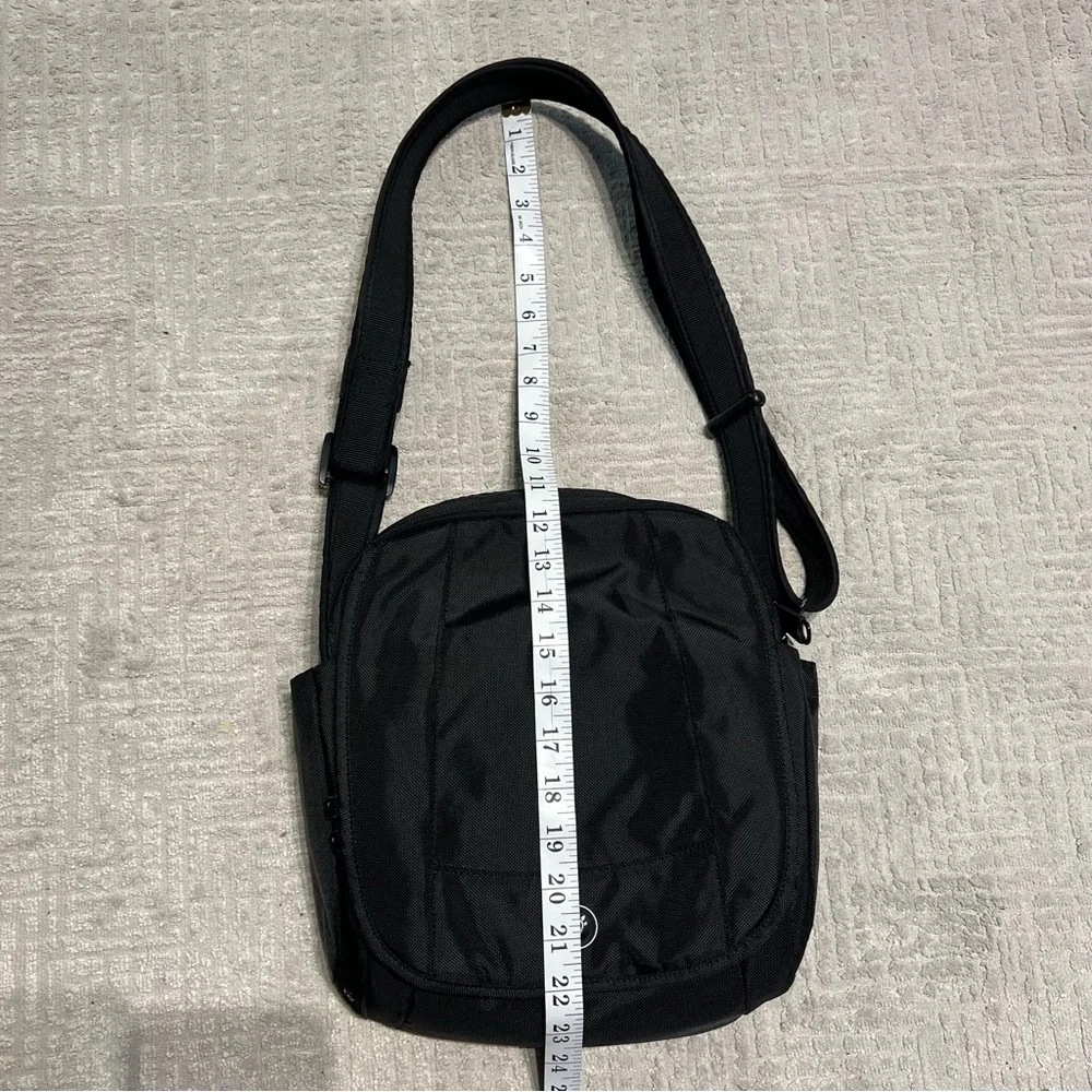 PacSafe Metrosafe 200 Unisex Messenger Bag